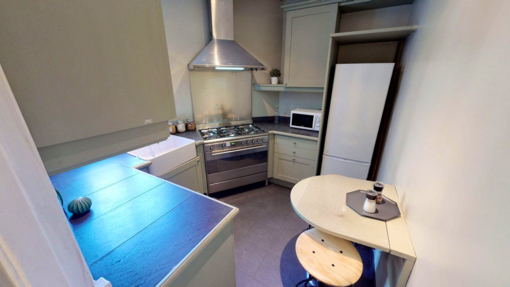Spacious Chic Apt. 1 block away from Algerian Cultural Centre in Paris