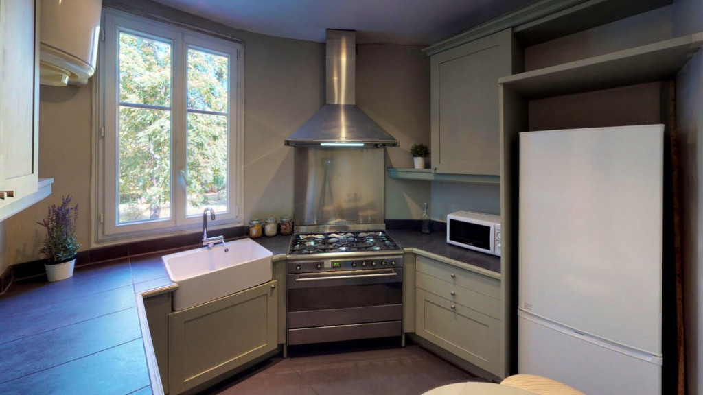 Spacious Chic Apt. 1 block away from Algerian Cultural Centre in Paris