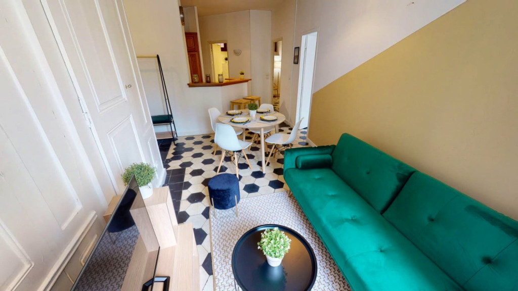 3-Bed Apartment on Place Saint-Nizier