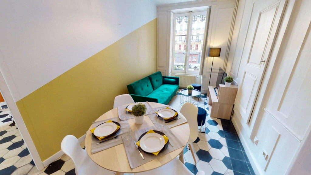 3-Bed Apartment on Place Saint-Nizier