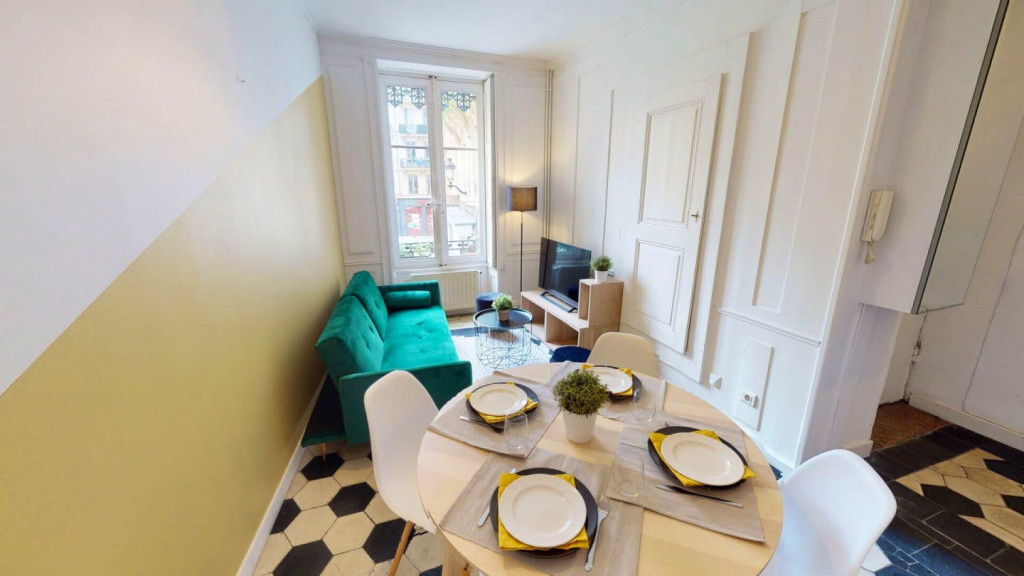 3-Bed Apartment on Place Saint-Nizier