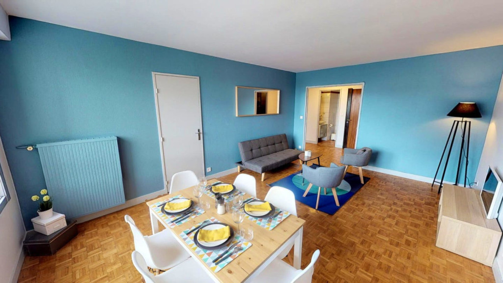 Elegant Vibrant House w/ City Views close to Courbevoie