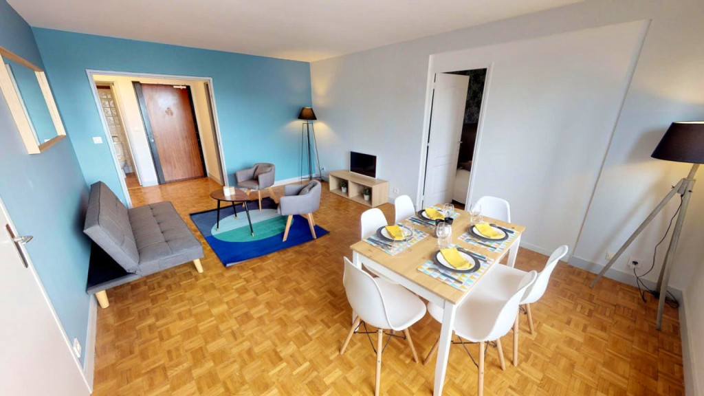 Elegant Vibrant House w/ City Views close to Courbevoie