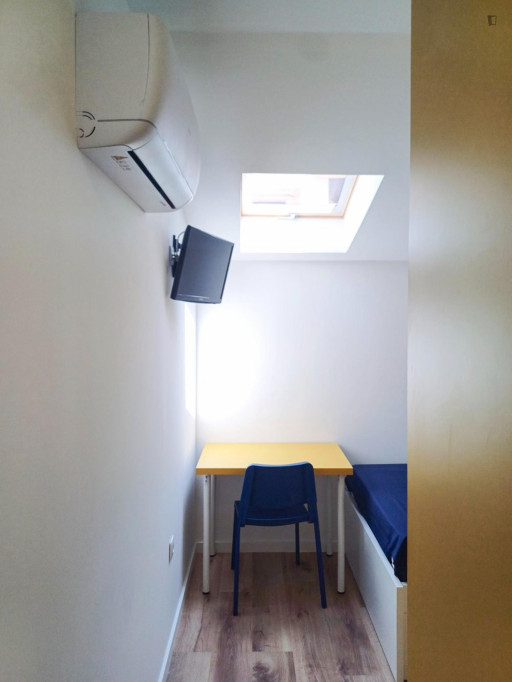 Snug studio in central Montes Claros - Coimbra - chambre - ImmoJeune