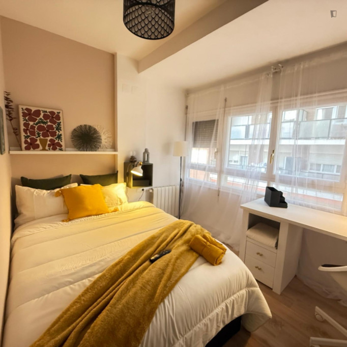 Interesting double bedroom near the Parc del Tossel - Alicante - chambre - ImmoJeune