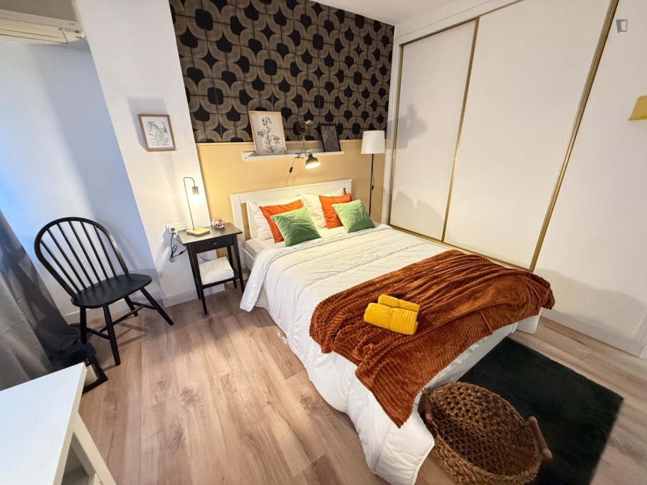 Inviting double bedroom near Parc del Tossel - Alicante - chambre - ImmoJeune