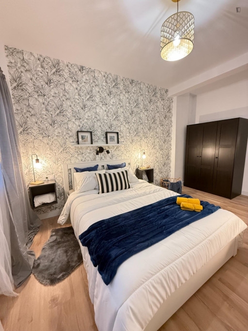 Pleasant double bedroom in the Mercado neighbourhood - Alicante - chambre - ImmoJeune