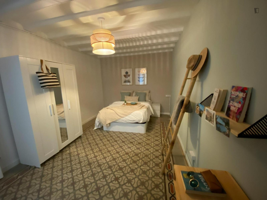 Welcoming double bedroom in El Raval - Barcelone - chambre - ImmoJeune