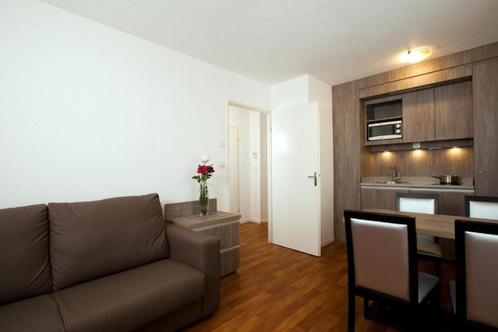 Reims - lovely and spacious 1-BR apartment