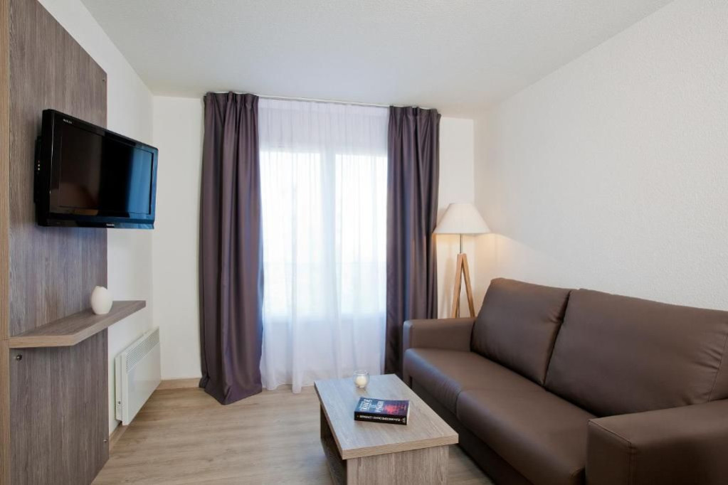 Reims - lovely and spacious 1-BR apartment