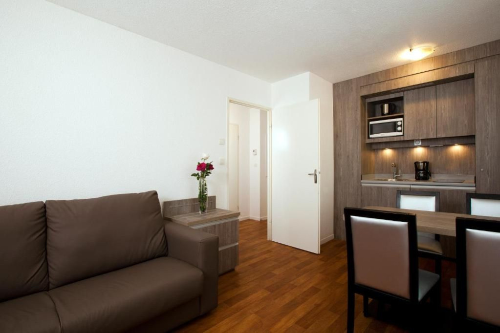 Reims - lovely and spacious 1-BR apartment