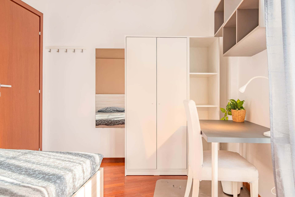 via santa rita da cascia 35  private room s4