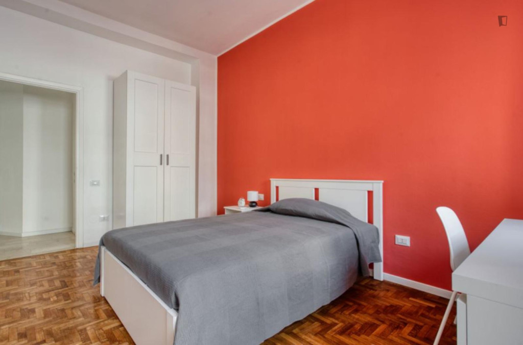 Lovely double bedroom in Lambrate