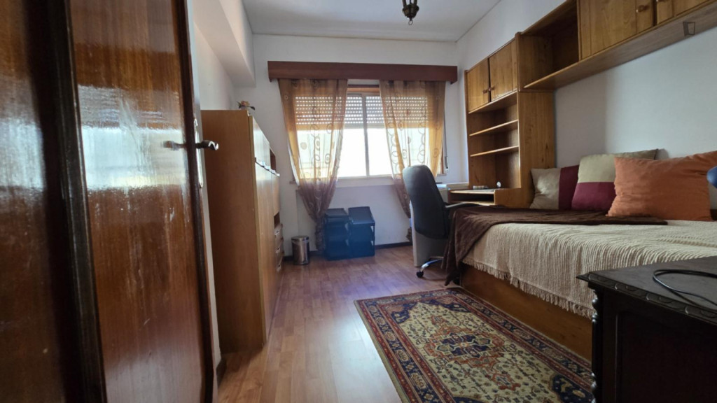 Comfy bedroom near Faculdade de Arquitetura - Porto - chambre - ImmoJeune