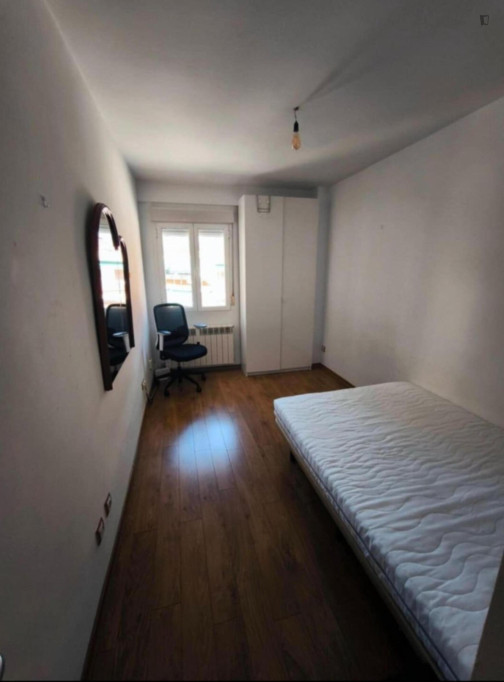 Comfortable double bedroom close to Pueblo Nuevo metro station - Madrid - chambre - ImmoJeune