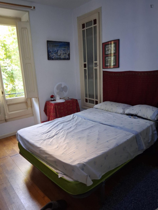 Cozy double bedroom in San Lorenzo de El Escorial, well connected to the city center - Madrid - chambre - ImmoJeune