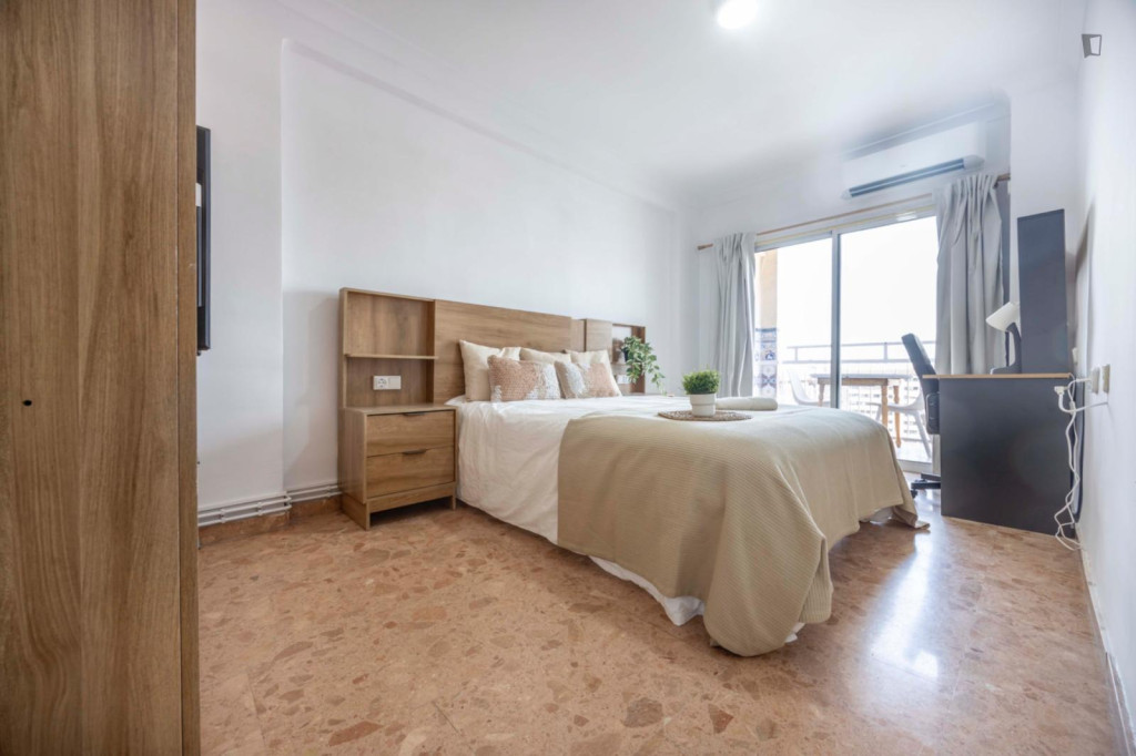 Wonderful double bedroom in Ciutat Jardí - Valence - chambre - ImmoJeune