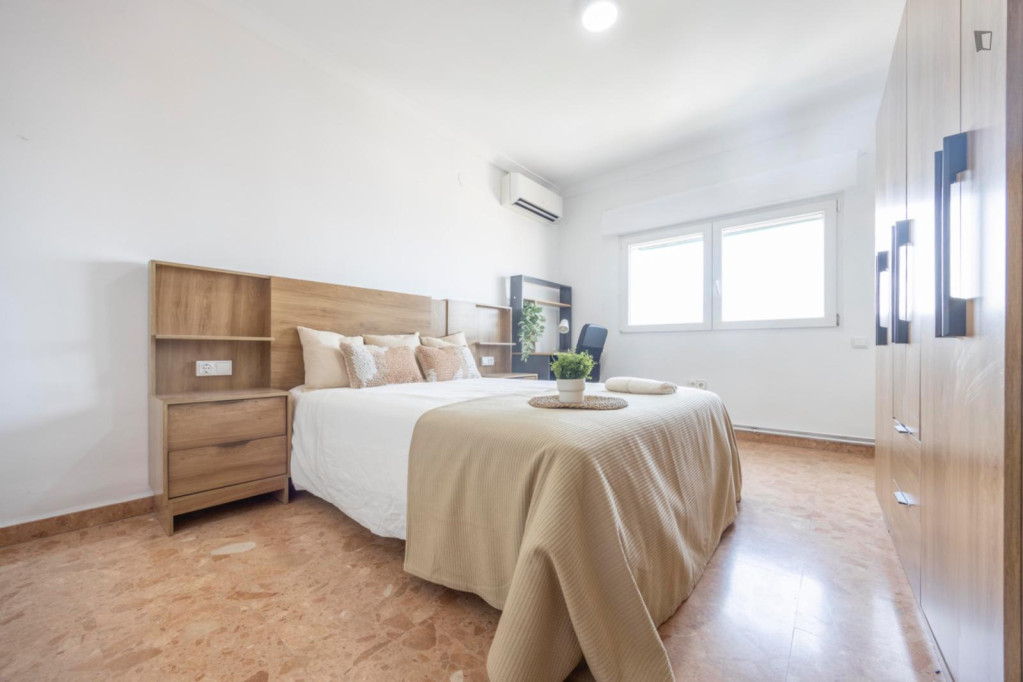 Appealing double bedroom near the Tarongers campus of Universitat de València - Valence - chambre - ImmoJeune