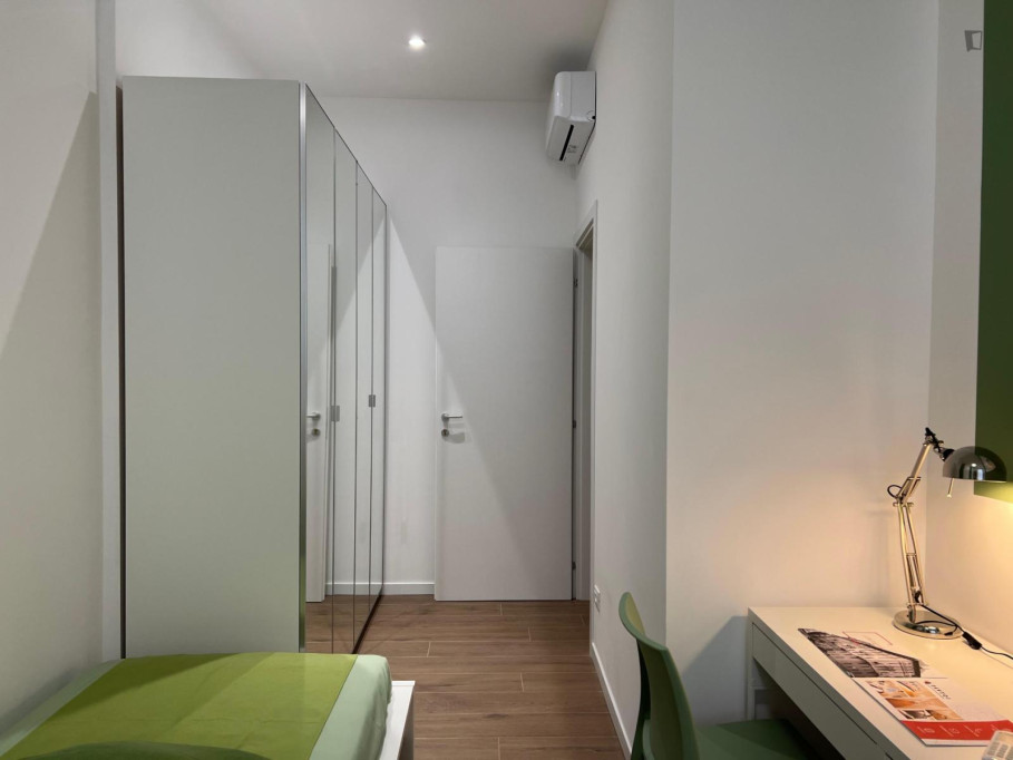 Bed in a welcoming twin bedroom, in Quadrononno - Milan - chambre - ImmoJeune