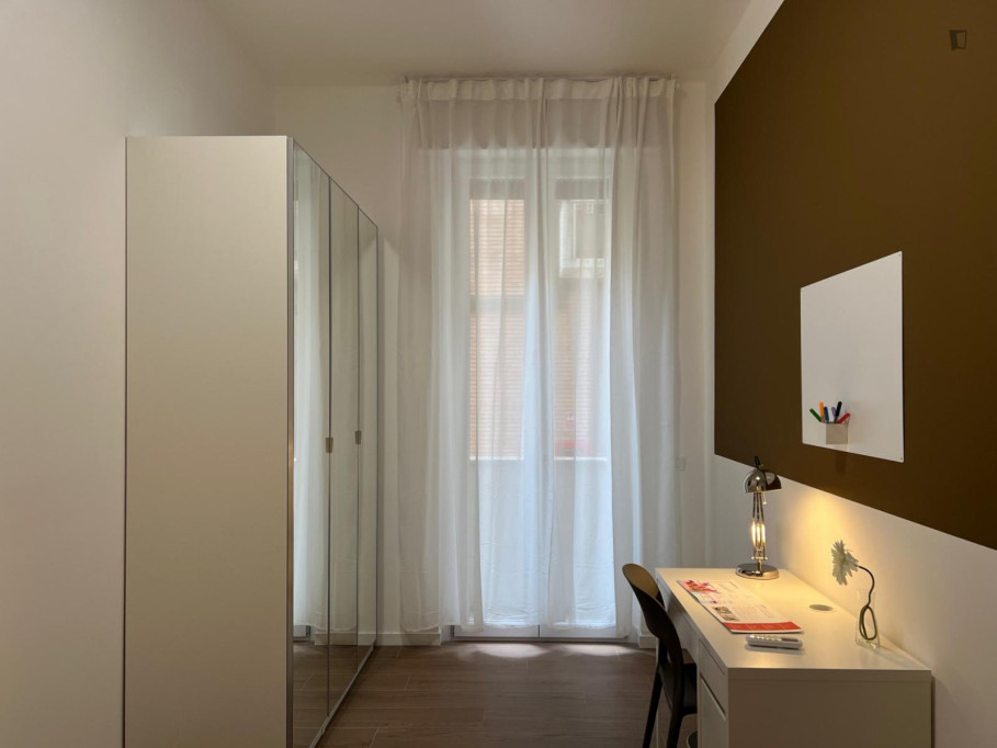 Comfy single bedroom with a balcony, in Quadrononno