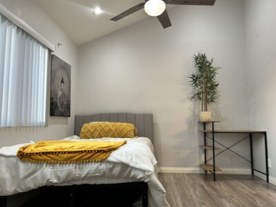 Spacious Townhome in Long Beach
