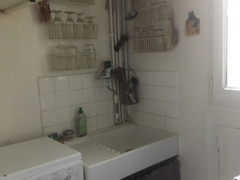 Single room in Paris