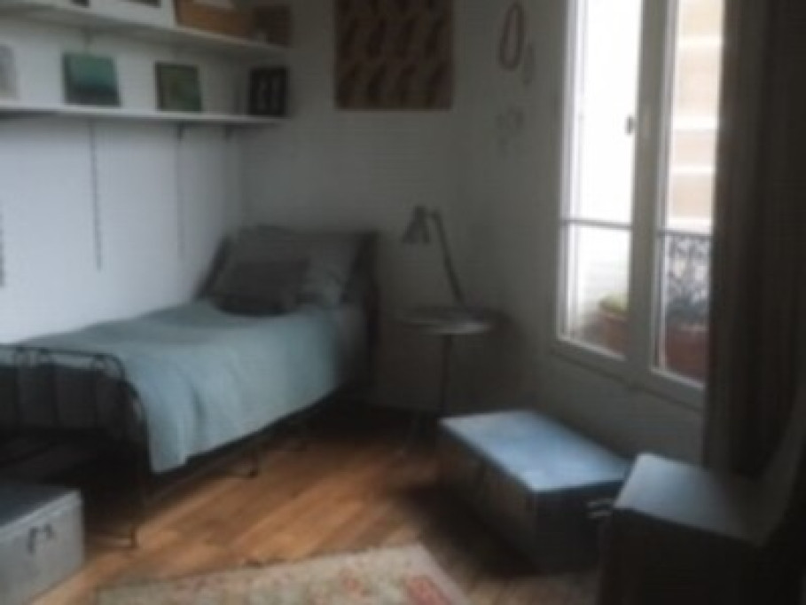 Single room in Paris