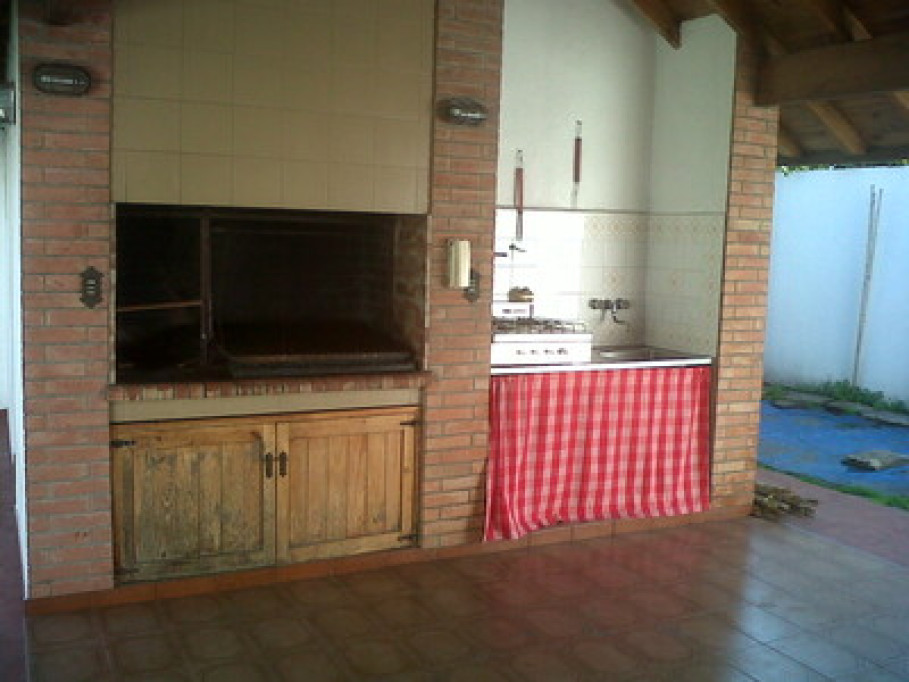 Authentic Family Avellaneda