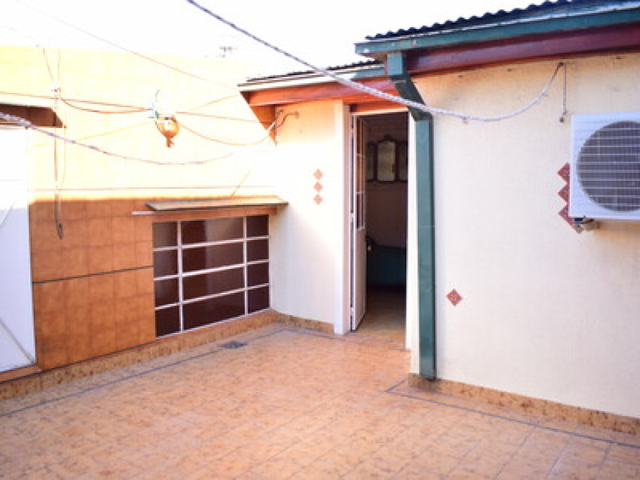 Apartment type house w / garden