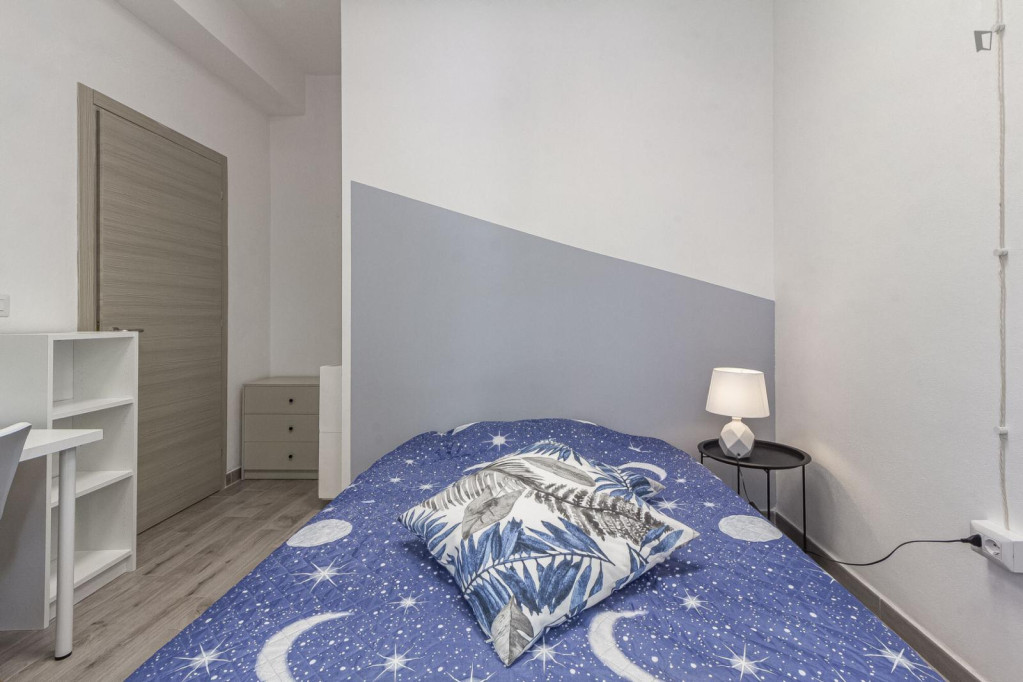 Single Ensuite Bedroom near Vanni Stadium - Sassari - chambre - ImmoJeune