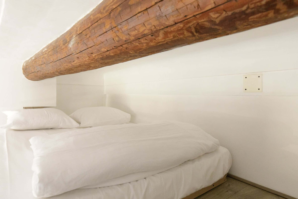 (33c) Charming Mezzanine Studio near Provençal Market AC free parking