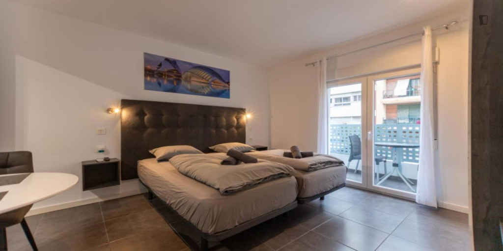 Beautiful studio with balcony well connected to Valencia city center - Valence - chambre - ImmoJeune
