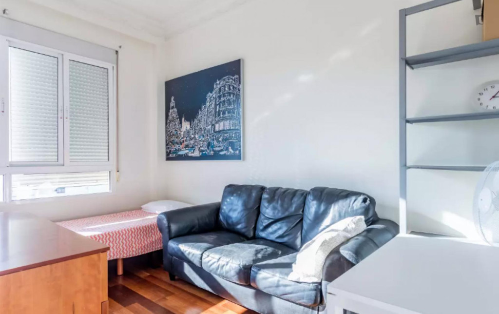 Single bedroom in a 5-bedroom apartment in L’Eixample - Valence - chambre - ImmoJeune