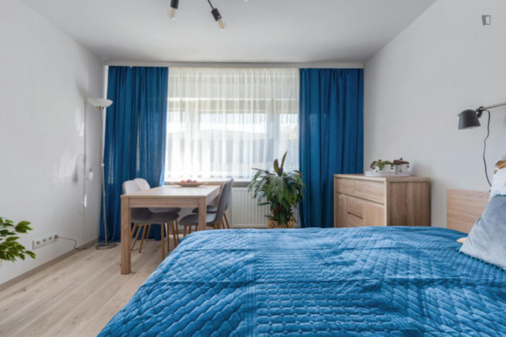 Neat double bedroom near Księcia Janusza metro