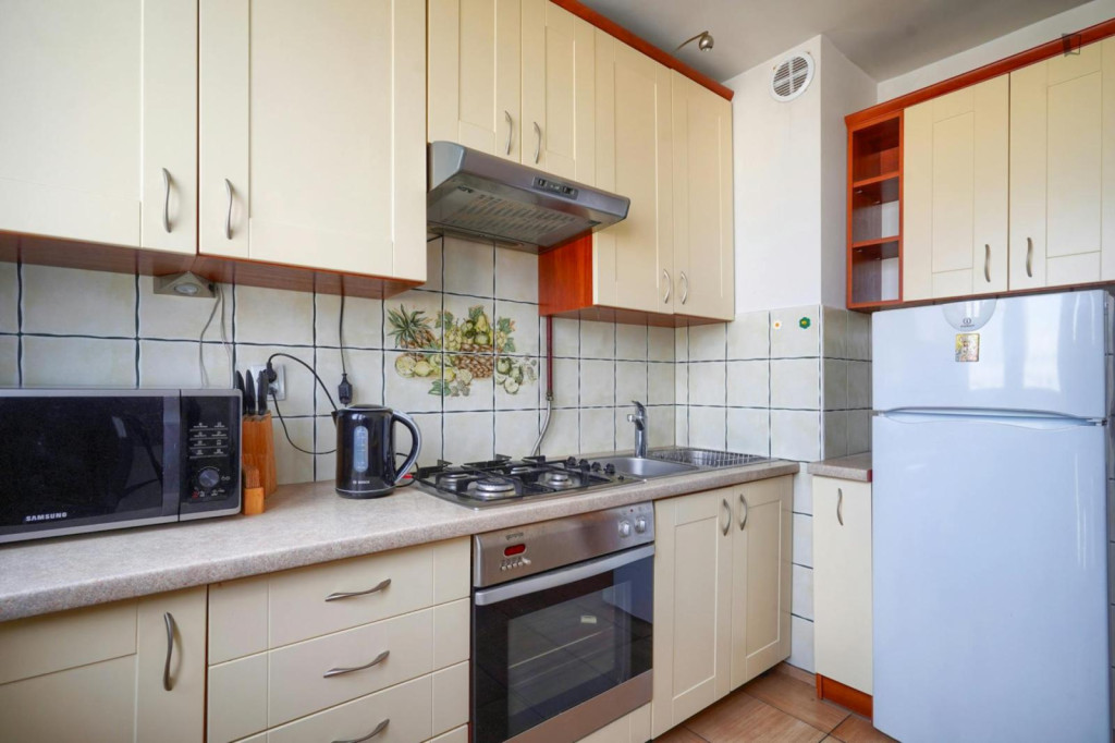 Airy single bedroom near the Rondo ONZ metro