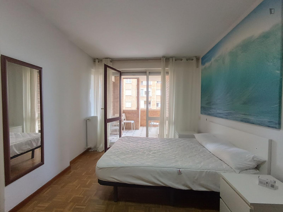 Bright double bedroom in Iturrama - Pamplona - chambre - ImmoJeune