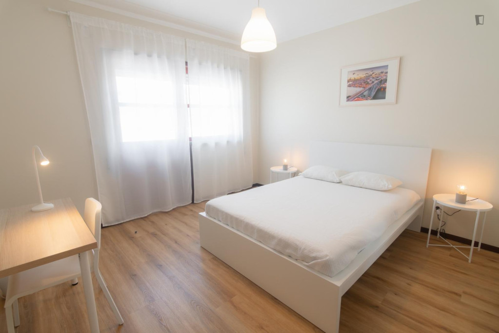 Pleasant bedroom near Santo Ovídio metro station - Vila Nova de Gaia - chambre - ImmoJeune