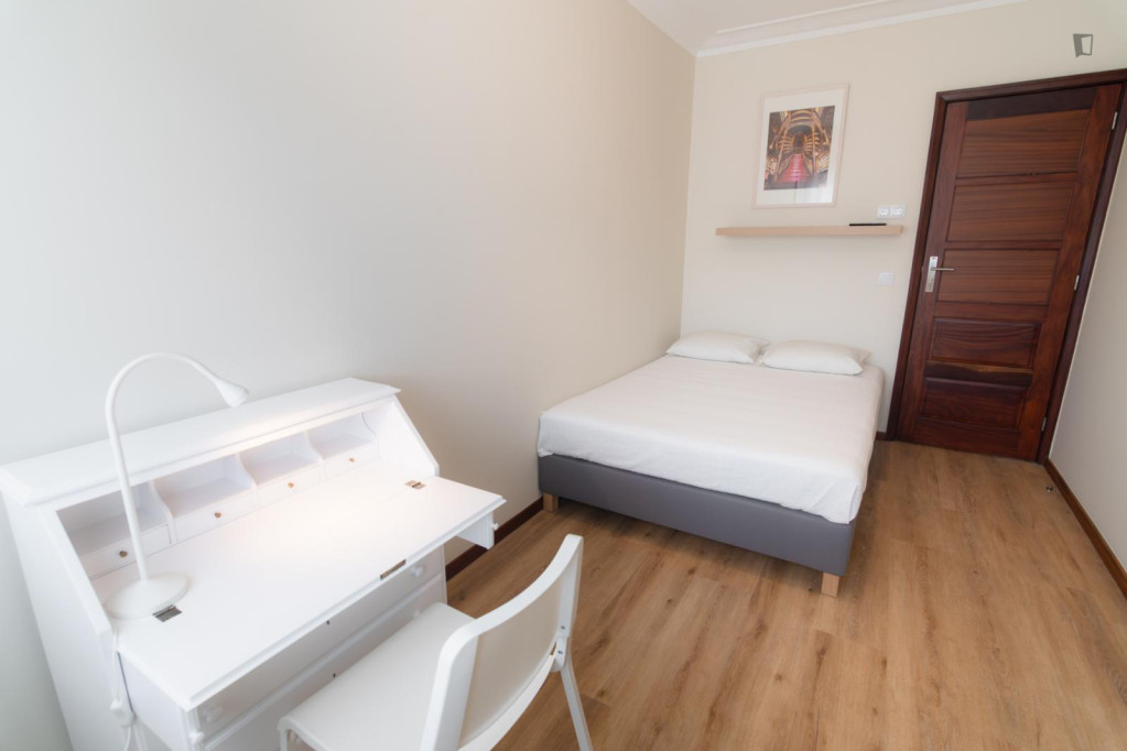 Pleasant bedroom in Vila Nova de Gaia, very close to Porto - Vila Nova de Gaia - chambre - ImmoJeune