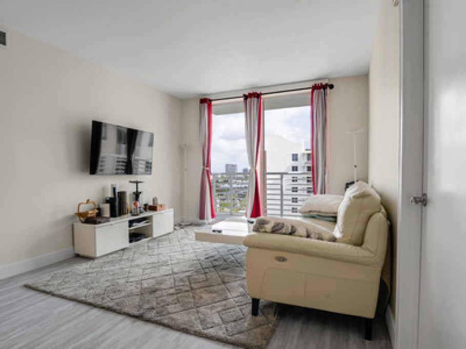 Unit Stay Near Beach Sharing/w Host