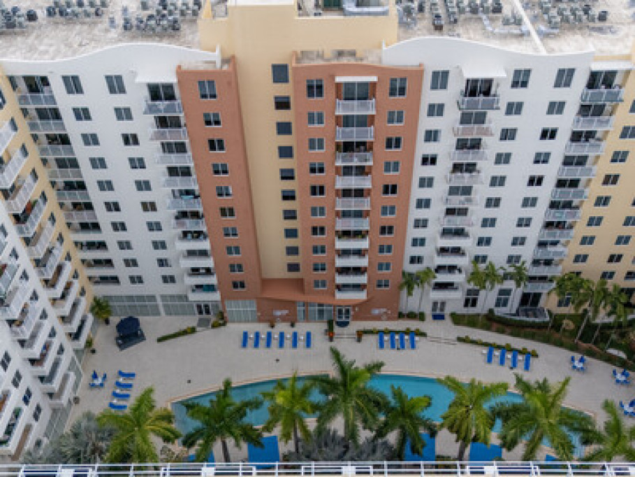 Unit Stay Near Beach Sharing/w Host