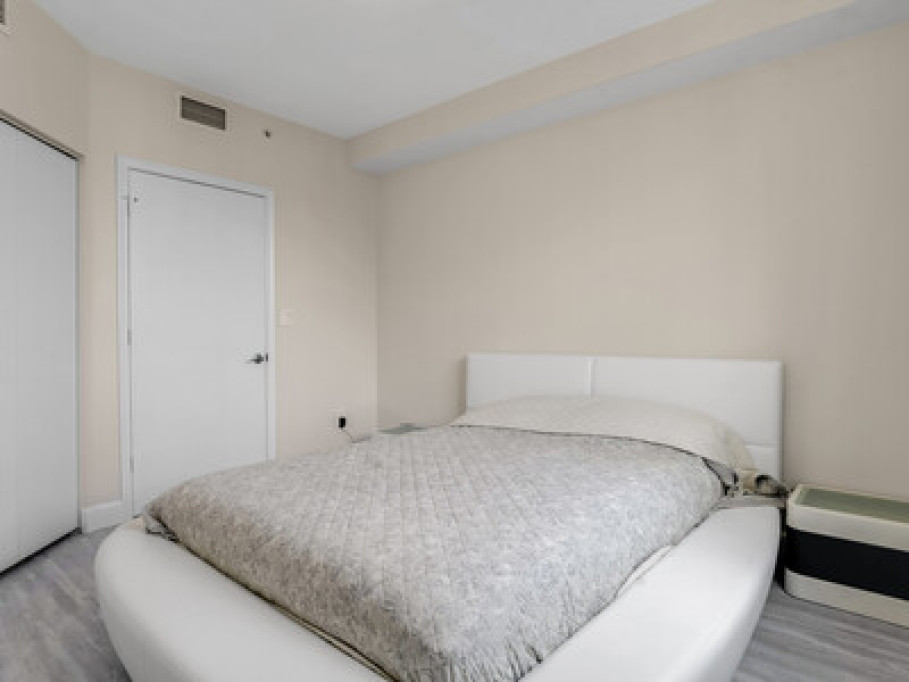 Private Room with Bathroom- Aventur