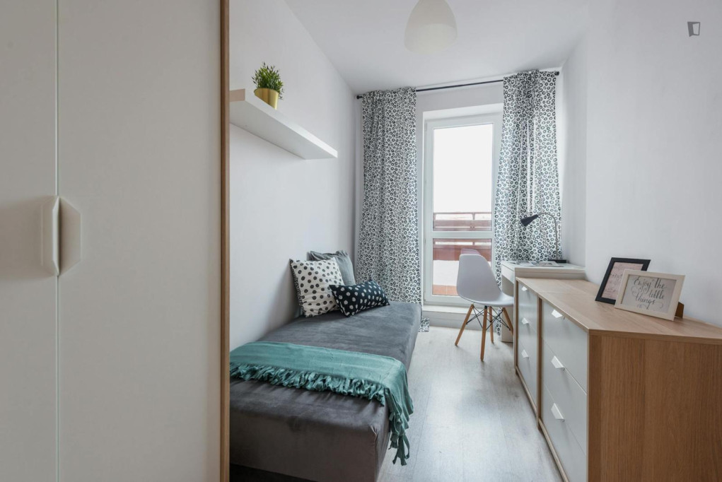 Cosy single bedroom in Szczęśliwice