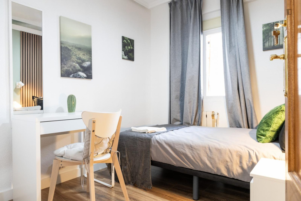 Appealing double bedroom near Parque Caramuel - Madrid - chambre - ImmoJeune