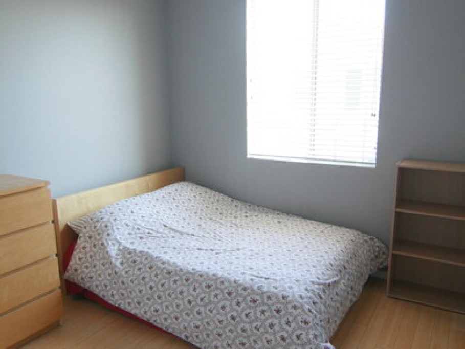 Clean and furnished room; gated com