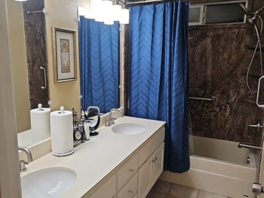 2 cozy quiet clean rooms for rent