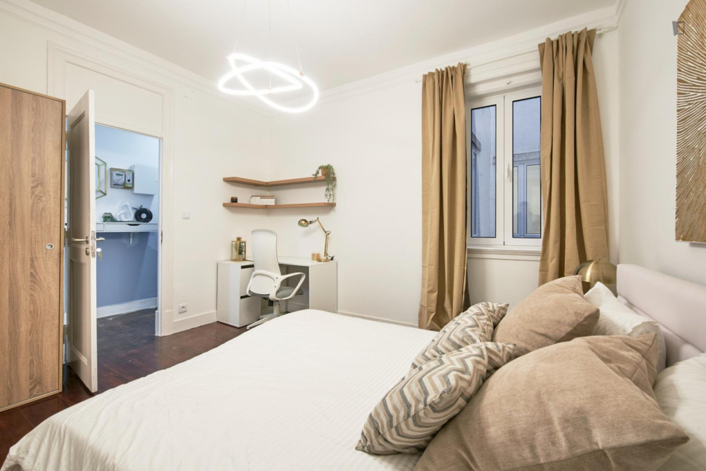 Cosy double bedroom in Picoas