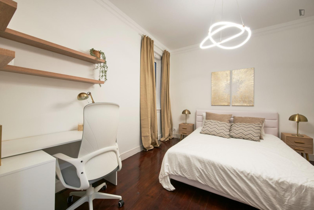 Cosy double bedroom in Picoas