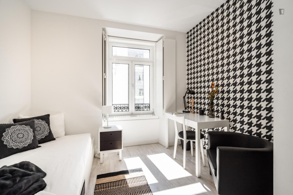 Pleasant single bedroom in Campolide