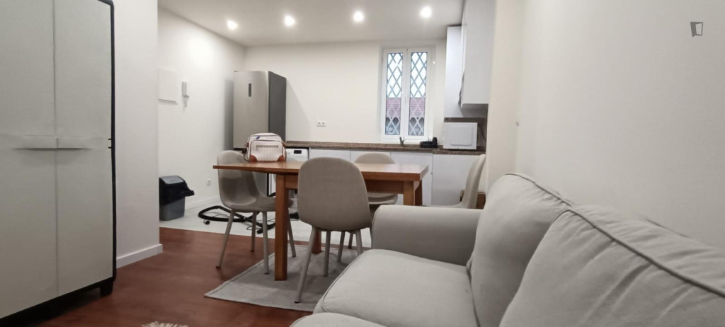 Bright and spacious flat in a house, right by Granja metro station - Vila Nova de Gaia - chambre - ImmoJeune