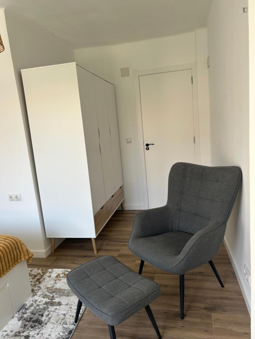 Spacious double bedroom in modern apartment in central Castellón